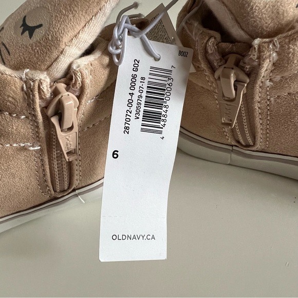 [BOGO ✨] NWT Cat Sneakers 🐱 - Picture 5 of 5